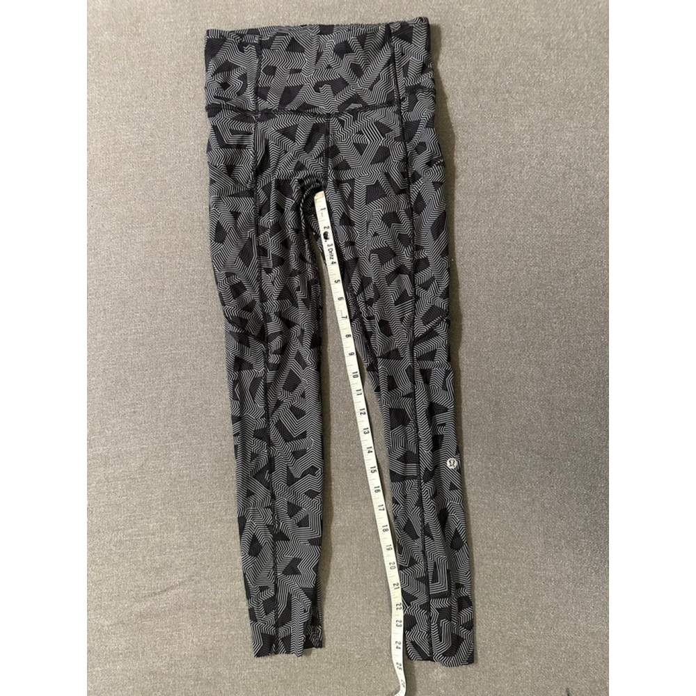 Women's Lululemon Black White Geometric Leggings Size 4